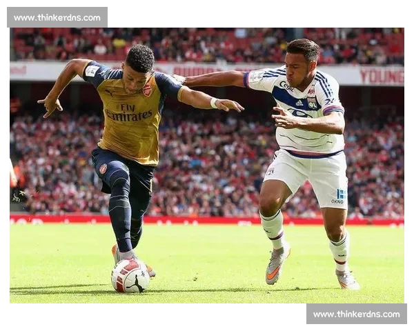 高清流畅足球赛事在线观看平台尽享全球精彩对决实时直播回放分析 - 副本 - 副本 - 副本 (9) - 副本